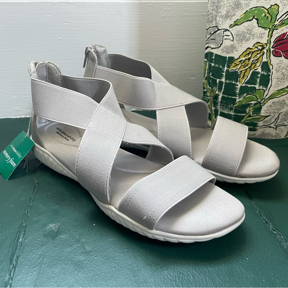 SOLESENSEABILITY Gray Sandals